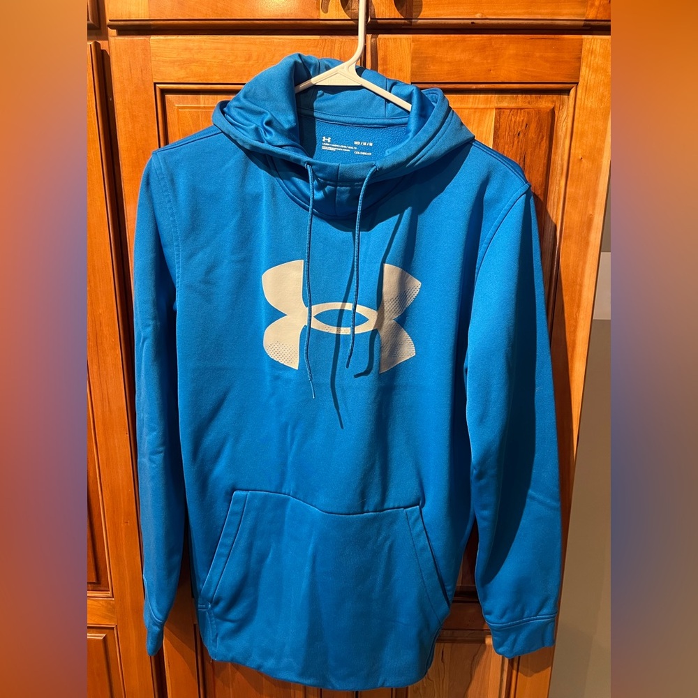 Men’s Under Armour sweatshirt